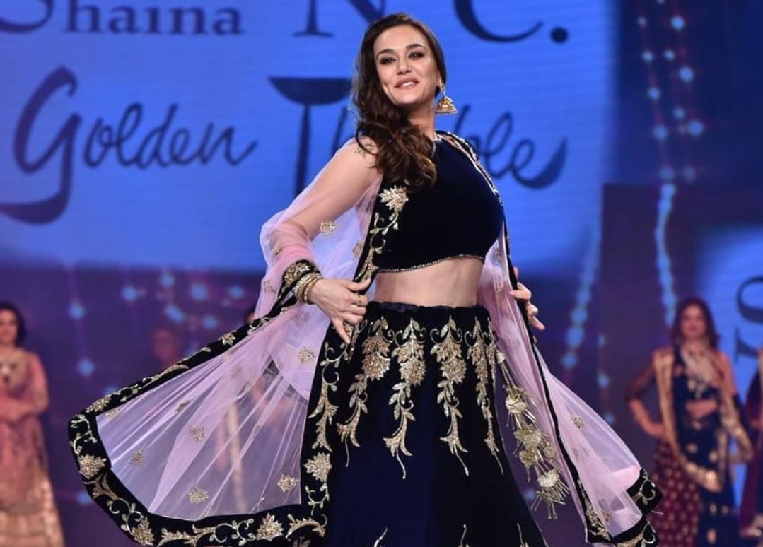 GermanPreity_FC's tweet photo. { #newpics }
#PreityZinta at #caringwithstyle https://t.co/sY3y32mxwO