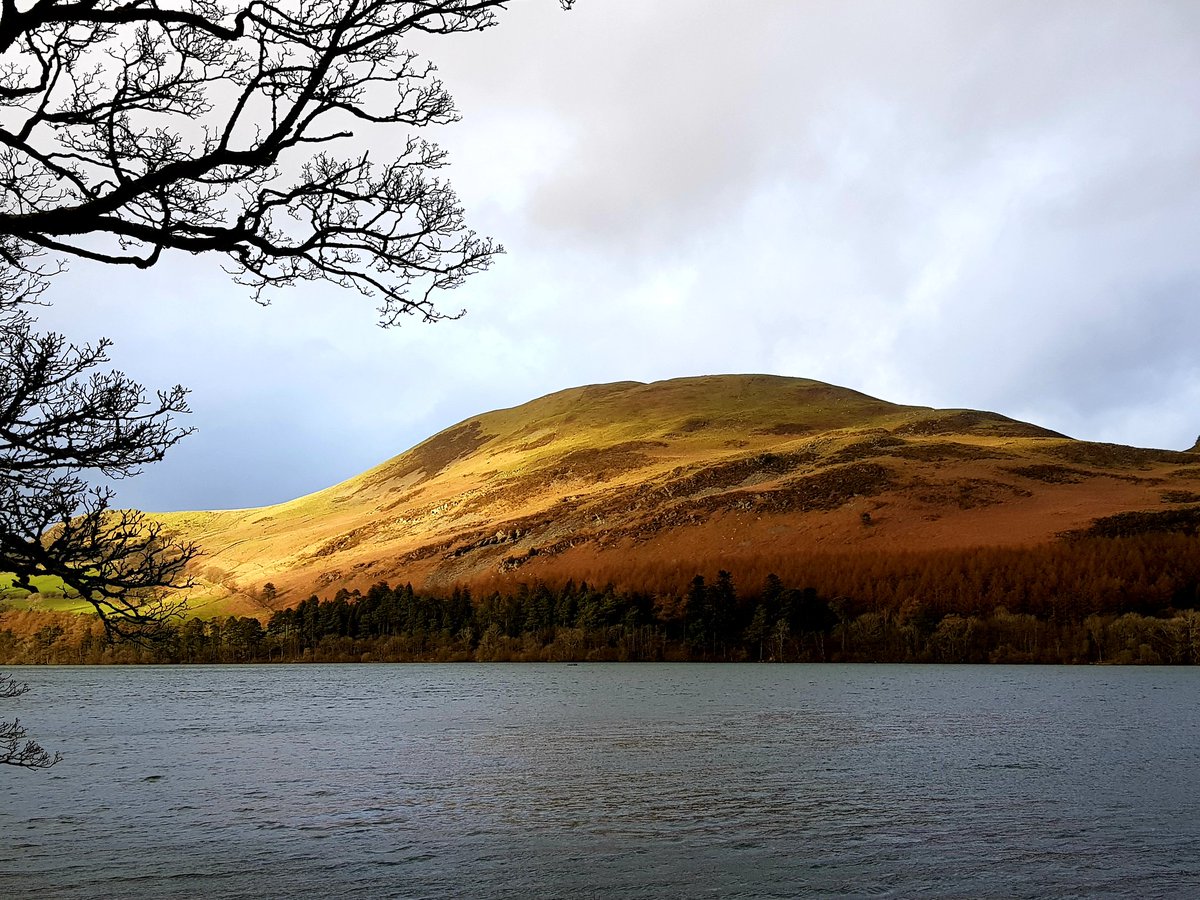 AlexSFairley's tweet photo. In stunning Loweswater with #PerilAtSea @UpTheRdTheatre thanks to @KirkgateArts and am being reminded why I'm moving to the mountains! Such stunning light, nature and beauty. https://t.co/hRhtsijCRn