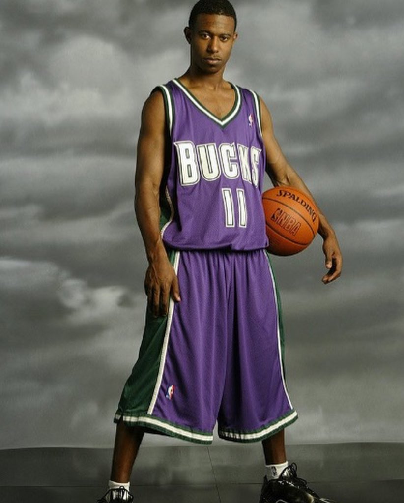 CBS Sports - 15 years ago, T.J. Ford rocked the perfect shorts during his  NBA Rookie Photo Shoot