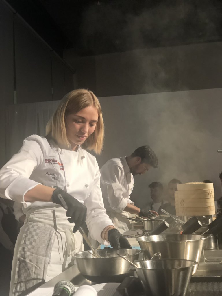 Pasta_Felicetti's tweet photo. Chiude la decima edizione di #identitadipasta @IsabellaPoti , un nuovo progetto sul sapore rancido: lo spaghetto freddo con grasso rancido e aglio e il timballo con tartare di anatra #memoriedipasta @identitagolose #igimi19 ph. @LiciaSangermano https://t.co/4NGrEFskYj
