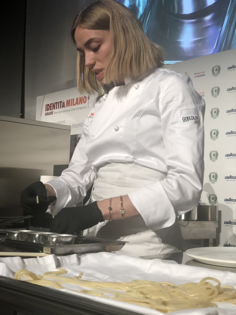 Pasta_Felicetti's tweet photo. Chiude la decima edizione di #identitadipasta @IsabellaPoti , un nuovo progetto sul sapore rancido: lo spaghetto freddo con grasso rancido e aglio e il timballo con tartare di anatra #memoriedipasta @identitagolose #igimi19 ph. @LiciaSangermano https://t.co/4NGrEFskYj
