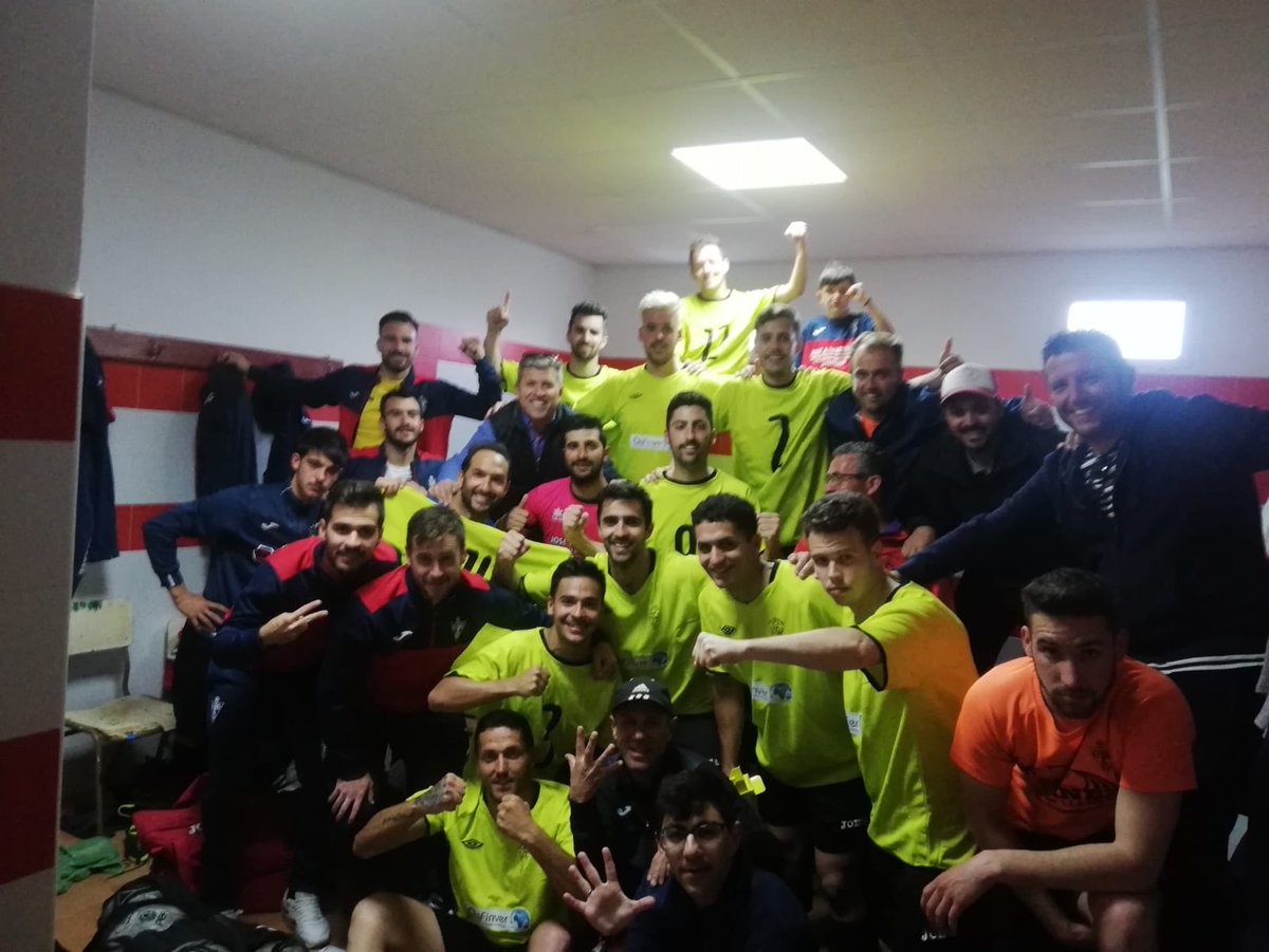 Final en Segura

UP Segureña 0-5 CD Usagre

⚽️<a href="/SopiSanchez/">Sopi Sánchez</a> 
⚽️ Alex
⚽️⚽️ <a href="/sanchez_mesut/">Sánchez S1Ö </a> 
⚽️ <a href="/_camara9/">A.Cámara</a> 

Gran partido del equipo de principio a fin en un campo complicado. Fuimos fuertes en defensa y efectivos arriba. +3 puntos y un partido menos!!! 💪

#VamosÚrsaros
#VamosCDU