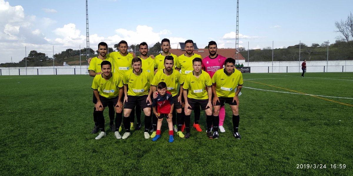 PRSundars64's tweet photo. Final en Segura

UP Segureña 0-5 CD Usagre

⚽️@SopiSanchez 
⚽️ Alex
⚽️⚽️ @sanchez_mesut 
⚽️ @_camara9 

Gran partido del equipo de principio a fin en un campo complicado. Fuimos fuertes en defensa y efectivos arriba. +3 puntos y un partido menos!!! 💪

#VamosÚrsaros
#VamosCDU https://t.co/9HpTXhqxbe