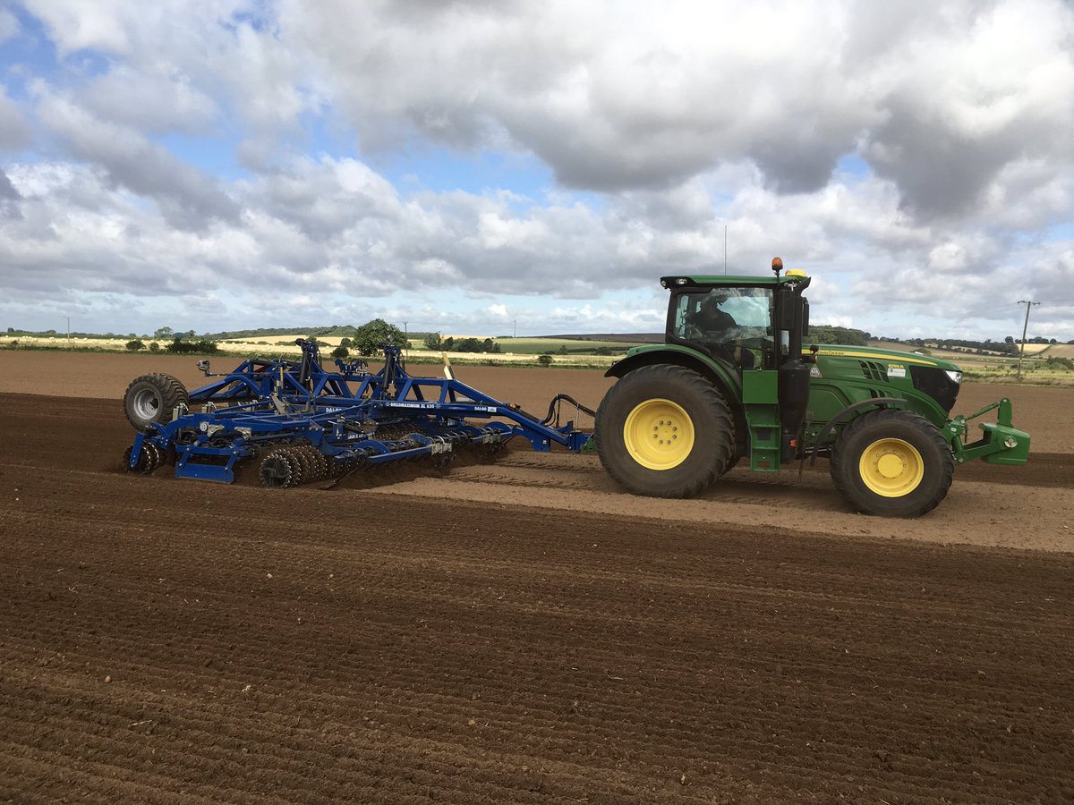 jd_gavin's tweet photo. out today preparing ground ready for the drill tomorrow #johndeere #dalbo https://t.co/3MHGbd3Njk