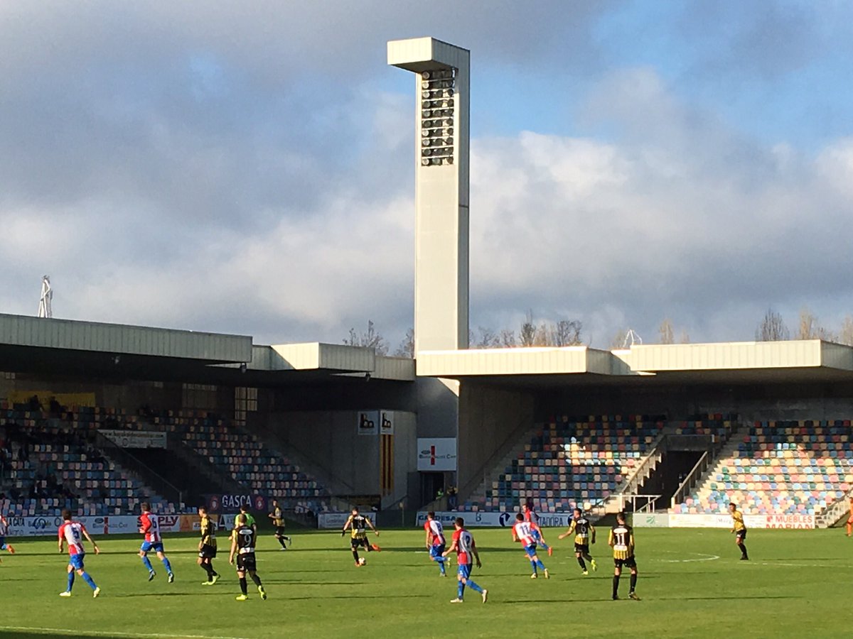 Acción del encuentro en Lasesarre entre Barakaldo y Sporting B (Foto: Barakaldo).