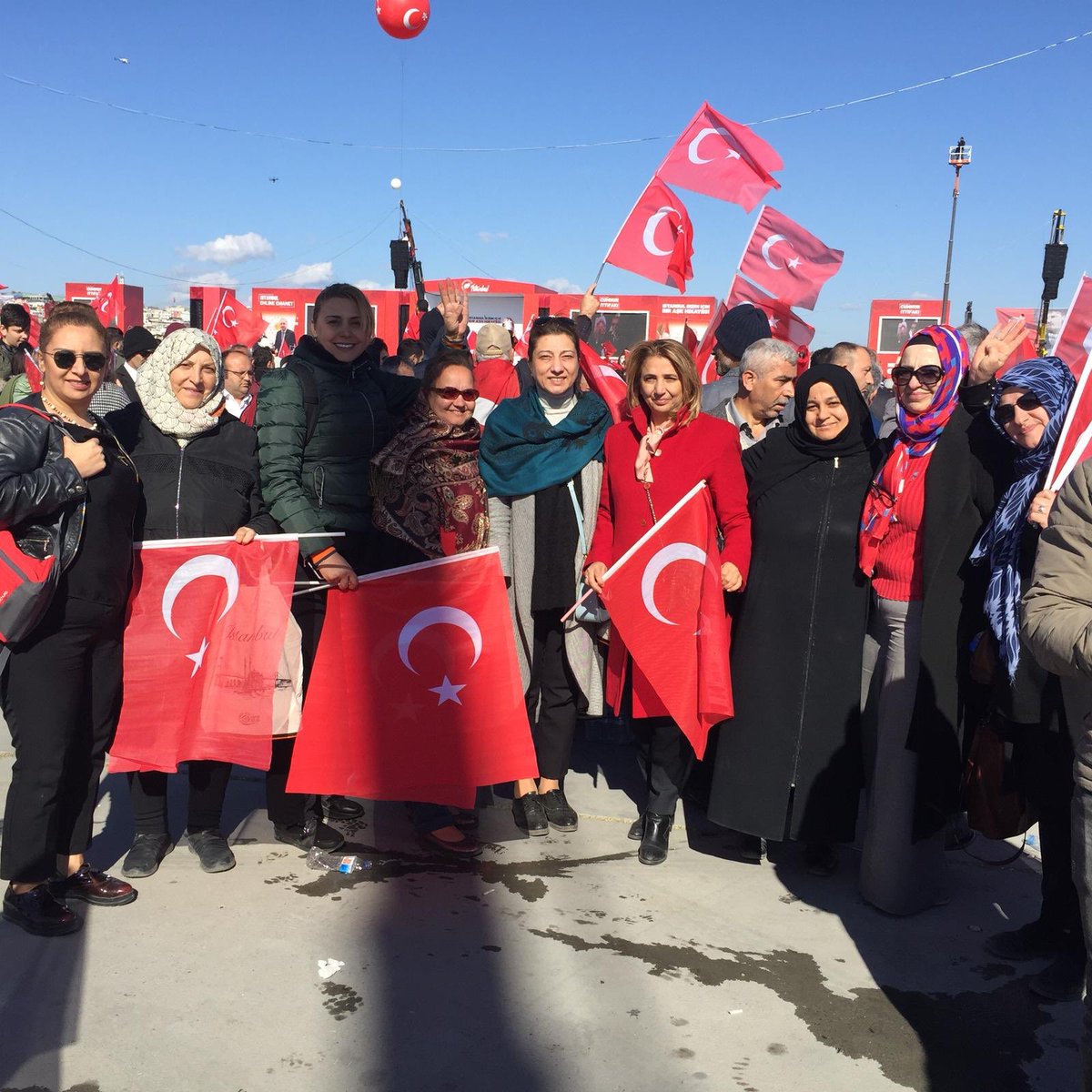 Gayekoz1's tweet photo. #İstanbuldaCumhurİttifakı #BizimkisiBirAşkHikayesi Gönülleri birleştiren,yeni bir zaferi müjdeleyen 1 milyon 600 bin İstanbulluya,kalbi bizimle atan bütün vatandaşlarımıza şükranlarımızı sunuyoruz.”Bizimkisi bir aşk hikayesi” @akkadinistanbul @Akbakirkoy @akkadinbakirkoy https://t.co/V1Qrt5TLdx