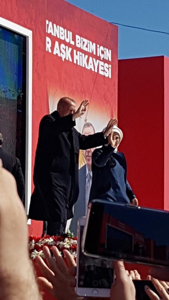 Gayekoz1's tweet photo. #İstanbuldaCumhurİttifakı #BizimkisiBirAşkHikayesi Gönülleri birleştiren,yeni bir zaferi müjdeleyen 1 milyon 600 bin İstanbulluya,kalbi bizimle atan bütün vatandaşlarımıza şükranlarımızı sunuyoruz.”Bizimkisi bir aşk hikayesi” @akkadinistanbul @Akbakirkoy @akkadinbakirkoy https://t.co/V1Qrt5TLdx