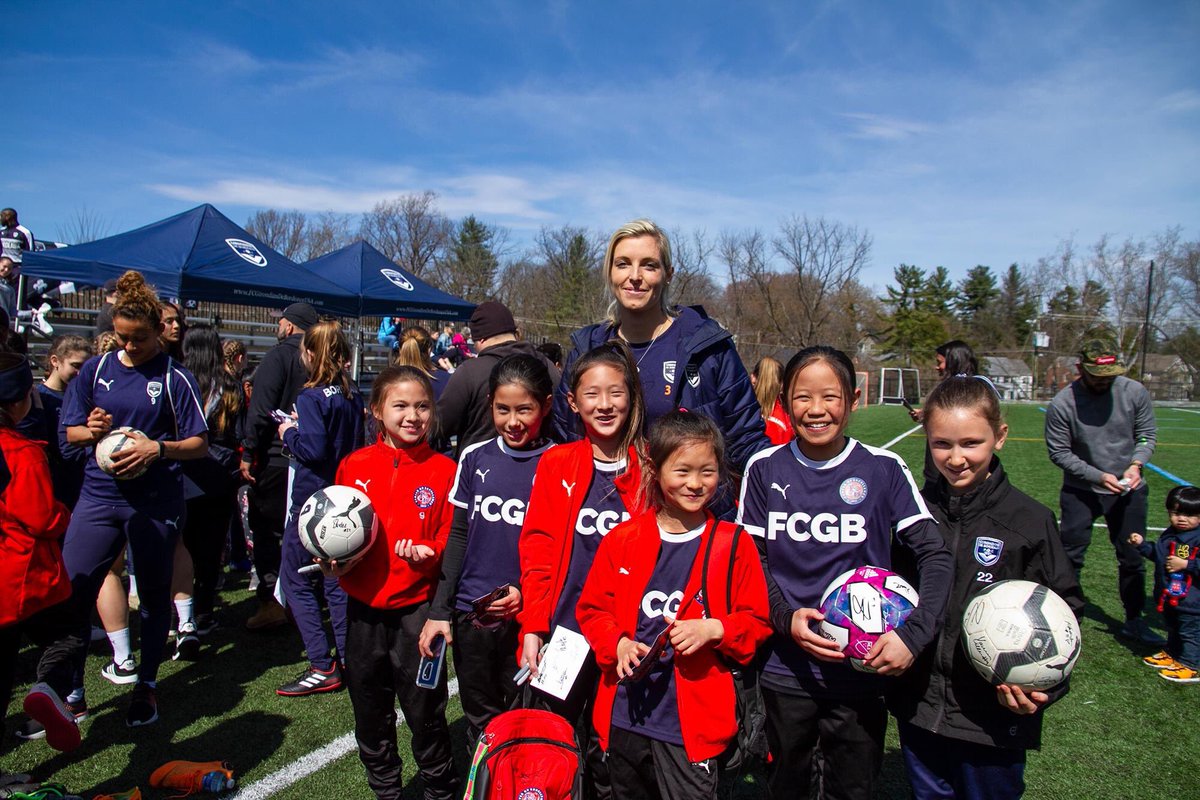Our girls had a wonderful experience today, seeing the first team players train.
We wish them safe travels back to France and a great season.
#AllezBordeaux