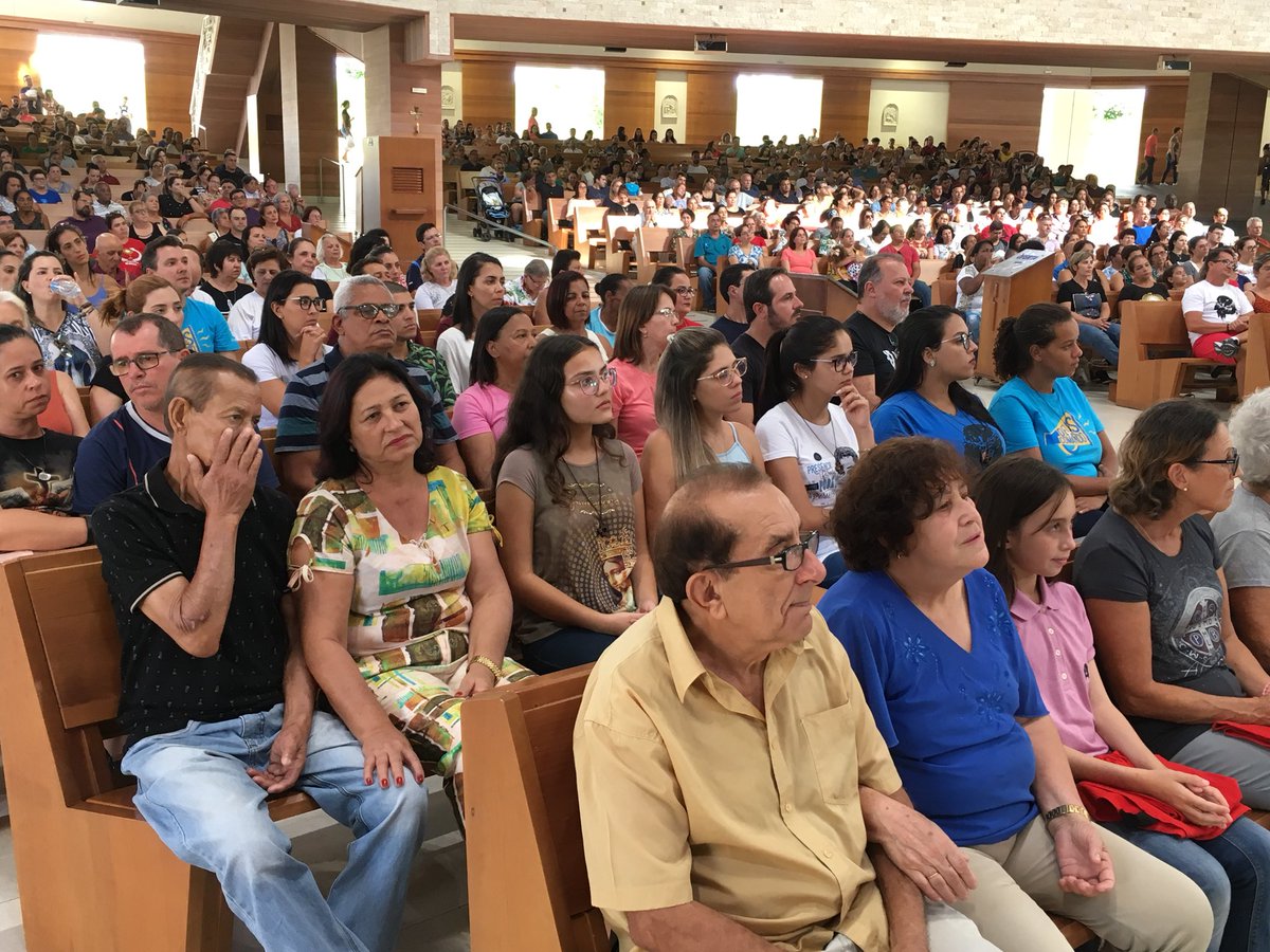 cancaonova's tweet photo. “Deus nos criou com liberdade, mas mesmo Ele não nos deixam abandonados. A Misericórdia de Deus se estende de geração em geração” padre Lúcio da @comunidadebethania
.
#natrilhadacura #peleo #ceu #cancaonova https://t.co/CqkMGZX008