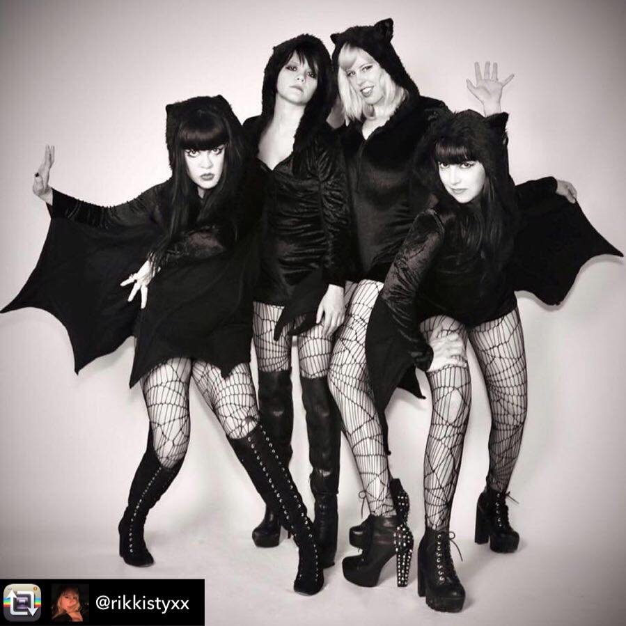 CorpsepaintShow's tweet photo. Good news: March 24th, we have added @thedartsUS , who have an electrifying new album, recently opened for @damnedtwits , are playing @PunkRockBowling in two months ! catch up with these women of PSYCH-OUT ROCK !!

We speak with them on March 24

https://t.co/xChnambWkk https://t.co/e2Bk4SezOX