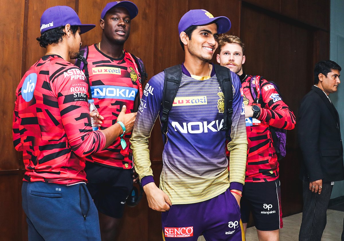 KKRiders's tweet photo. 📸 from the victorious dressing room ✌

#KKRvSRH #KKRHaiTaiyaar https://t.co/GK1y9tNuuv