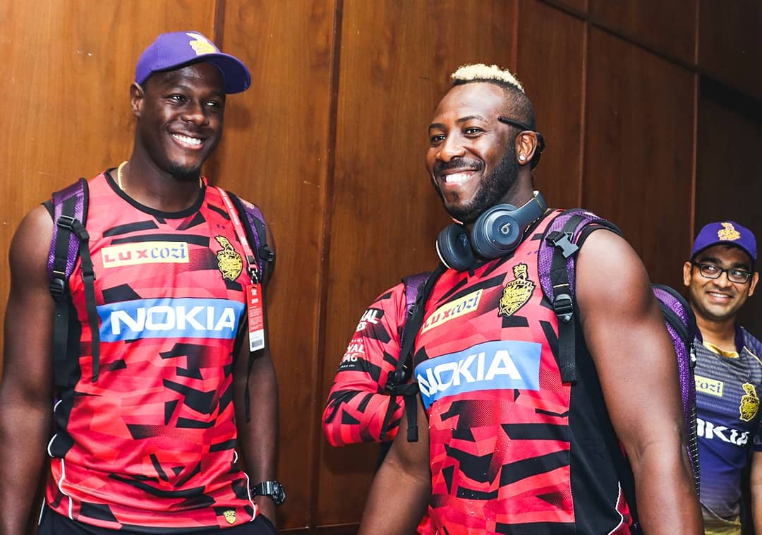 KKRiders's tweet photo. 📸 from the victorious dressing room ✌

#KKRvSRH #KKRHaiTaiyaar https://t.co/GK1y9tNuuv