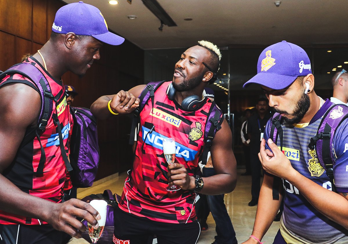 KKRiders's tweet photo. 📸 from the victorious dressing room ✌

#KKRvSRH #KKRHaiTaiyaar https://t.co/GK1y9tNuuv
