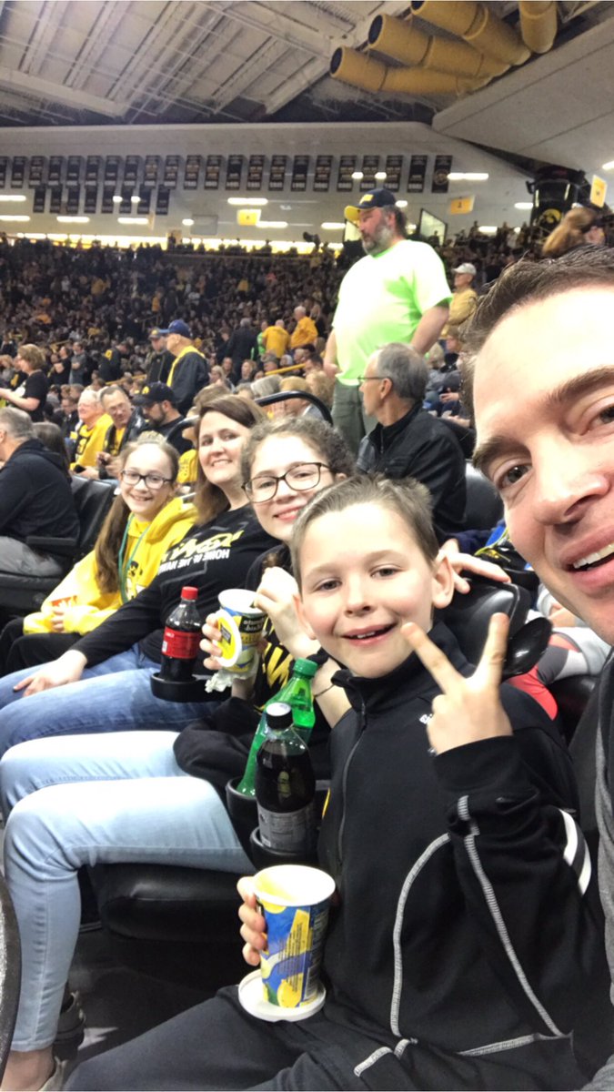mjerger12's tweet photo. #GoHawks first NCAA tournament game! #ncaaw https://t.co/MpcGOXamPS
