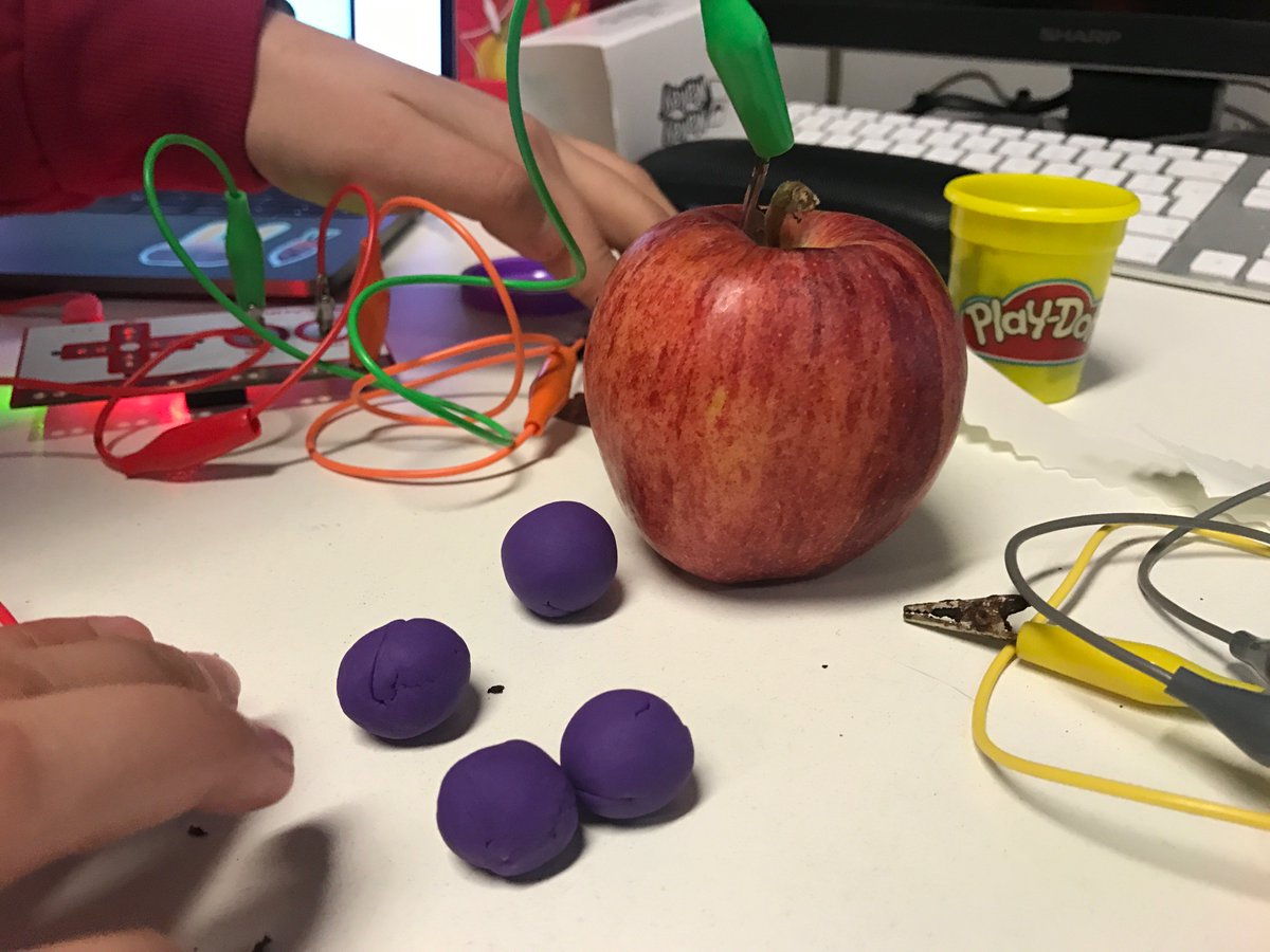 Digital84002338's tweet photo. We provided each one of our Digital Media students with an Arduino kit which we introduced in a fun and interactive way.
#DigitalMedia #CoventryUniversity #EnjoyTheStudentExperience #ChooseCUDigitalMedia #Coventry #CultureCity https://t.co/wwhTvLhENr