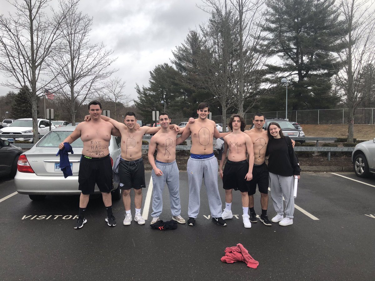 nhsjuniorprom19's tweet photo. Kylee ABSolutely said yes to Mike!! https://t.co/6zpAIOpYqp