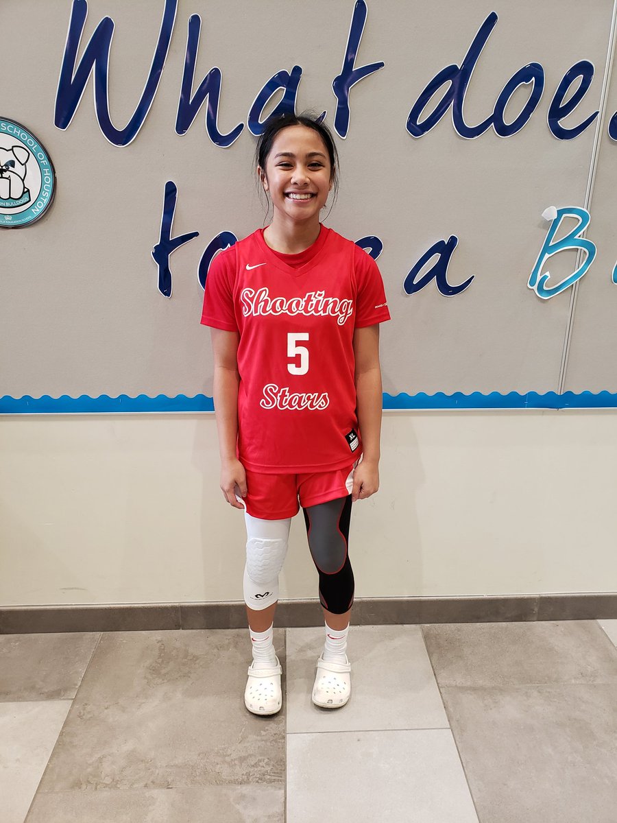 laqthompson's tweet photo. Miya Donato [2022 PG Paetow H.S.]
Shooting stars. Shes going to be a good player, small PG.  Here at the @VYPEHOOPS
WHO'S GOT NEXT GIRLS ONLY SHOWCASE..

@JLEnterprises https://t.co/6xYcjmVDTo