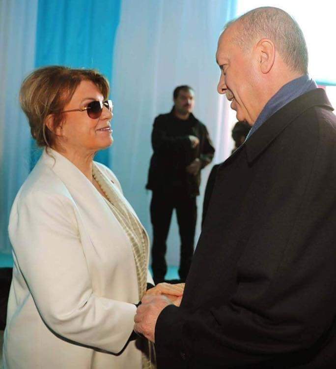 NurcanSekin3's tweet photo. #TANSU #ÇİLLER #KADAR #OLAMAYAN #SİYASETÇİLER #VAR #HER #SEÇİM #REİSİMİZİN #YANINDA https://t.co/PTwI9hEk4o