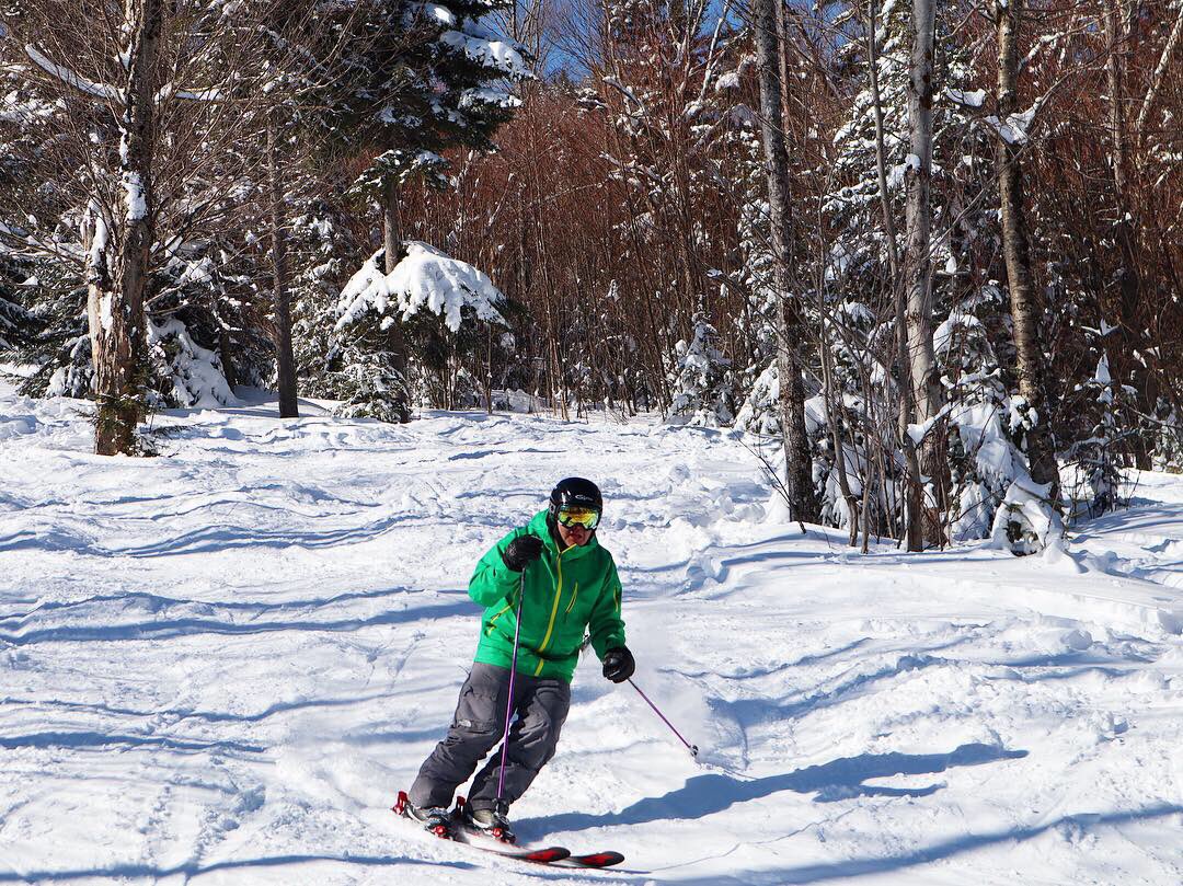 bretton_woods's tweet image. Conditions are peaking at the end of March after a 21” storm. Unreal week of skiing ahead! #dayatthewoods #notspringyet #winterwonderland