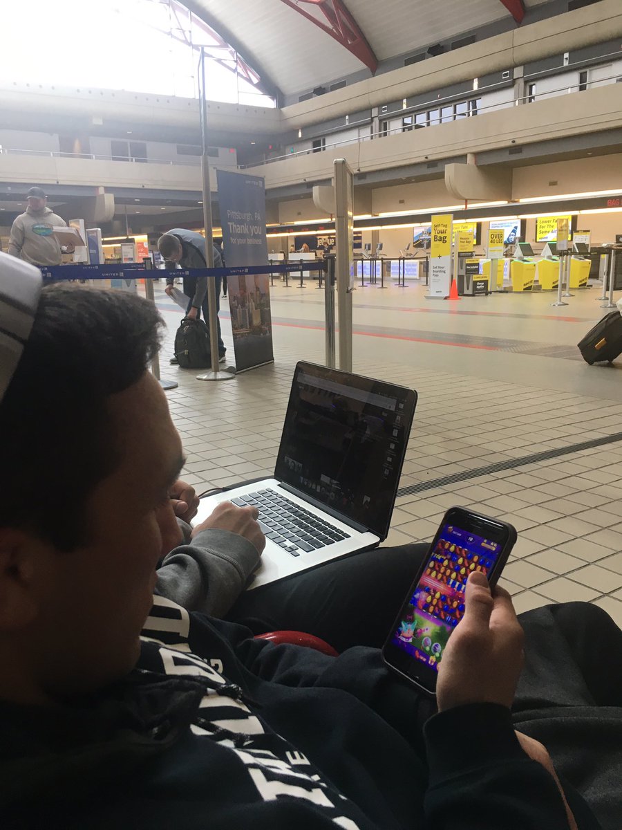NateEngel's tweet photo. Paul Fox retired from wrestling and now he is going after a world title in candy crush... never have I ever seen someone crush so much candy daily 🍭 🍬 #CandyKiller https://t.co/6KiVYbCxh5