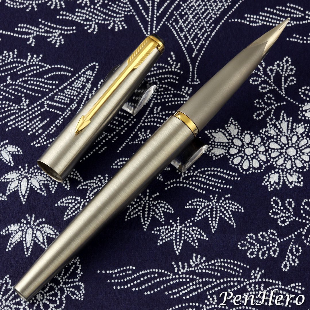 PenHero's tweet photo. Parker 50 Falcon Flighter fountain pen c. 1979-1982
#pencollecting #fountainpen #parker #parkerpen #falcon #systemark #flighter #penhero https://t.co/zbLzFbSsIq