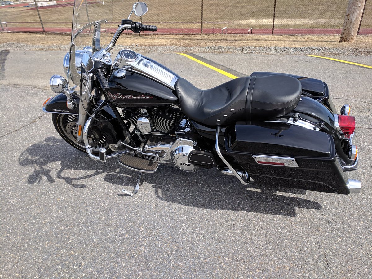 CoachPXMurphy's tweet photo. Ok, NOW it's spring. Morning spent behind bars is a great way to start the day.  #HDRoadKing #HarleyDavidson https://t.co/tViuFt1ZHV