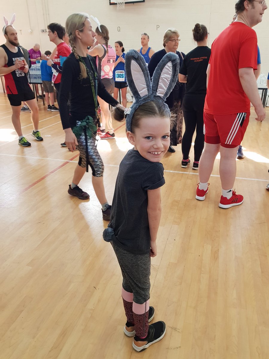 stacej28's tweet photo. Olivia done amazing today @MadMarchHareSWN @primaryferndale..daddy done great considering her got a knee injury half way round ☹ #myfirstrun #breastcancerawareness #proudparents https://t.co/R2NWLQZFb9