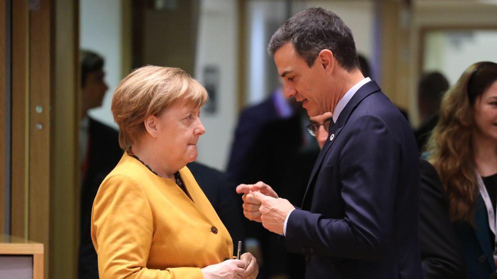 QuantumAspect's tweet photo. #Spain's prime minister has a tough time explaining the length of his dick to someone he doesn't dare to look in the eyes, because he suffers severe #xanthophobia. https://t.co/WiQ372XFSS