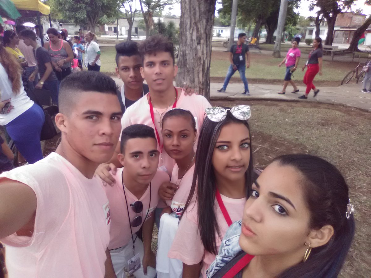 ErickRosabal's tweet photo. Ni por un instante faltó la alegría que caracteriza a la juventud cubana  durante el desarrollo del 2do Encuentro Nacional de Estudiantes de las  Ciencias Médicas de la FEEM en la UCMG. https://t.co/ZQeDA5KwIc