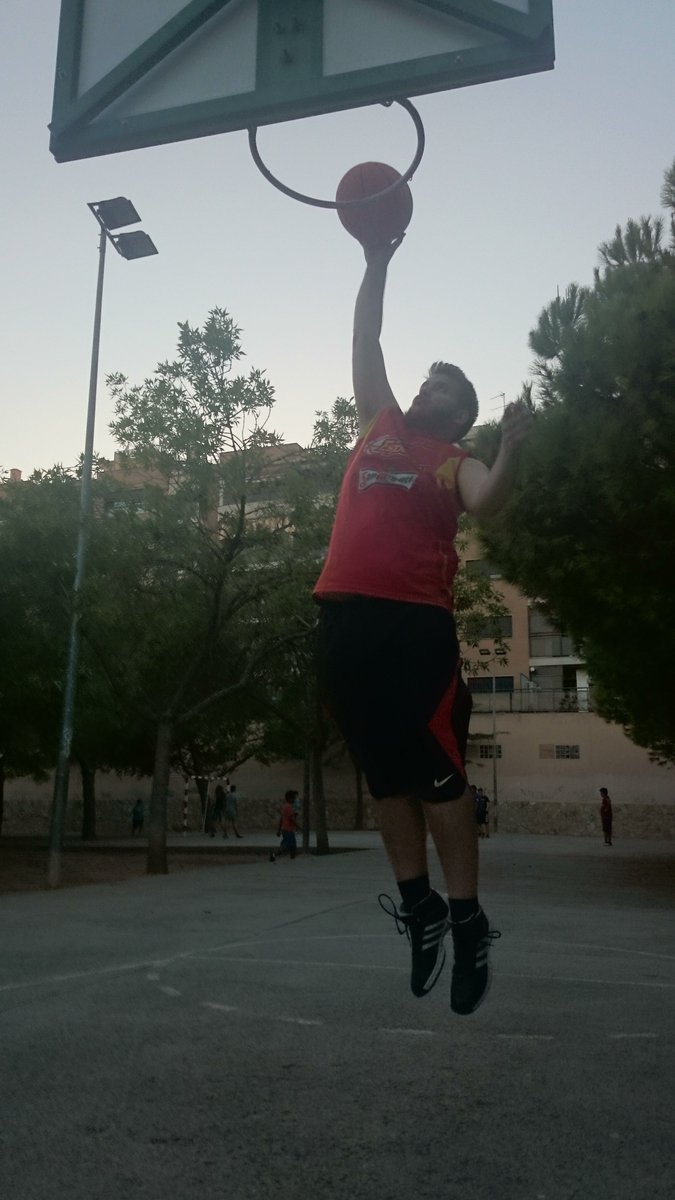 GIRLSFITSPAIN's tweet photo. #Conocenos

@VictorSrx Nuestro experto en el área de la salud, desarrollo y nutrición
https://t.co/0P91NXWzRK

#SocInnoLabGame #PIMe3UV  #SurfersTeam2019  #UVEmprén #DoctorArtBusiness @opex_uv @Empren_UV @CatedraCe @SamLop19 @VictorSrx @vicen_investiga @JGasent_UV #RoadToTurin https://t.co/iS5u7BcpUH