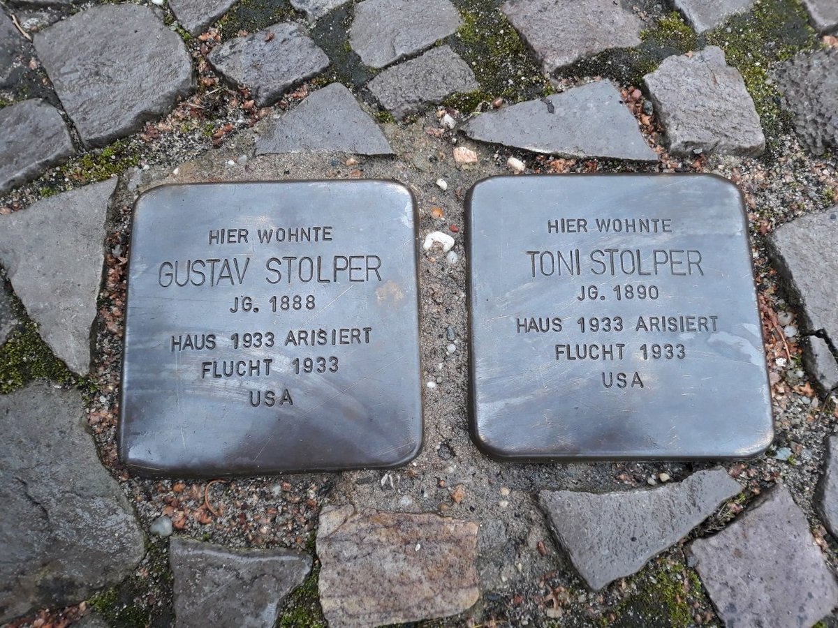 40c\\ Two so-called Stolpersteine (“stumbling stones”, the name is not related to the Stolper family name) on the sidewalk in front of the property remember them. Stolpersteine commemorate those who were persecuted by the Nazi. Gustav and Toni Stolper fled to the US in 1933.