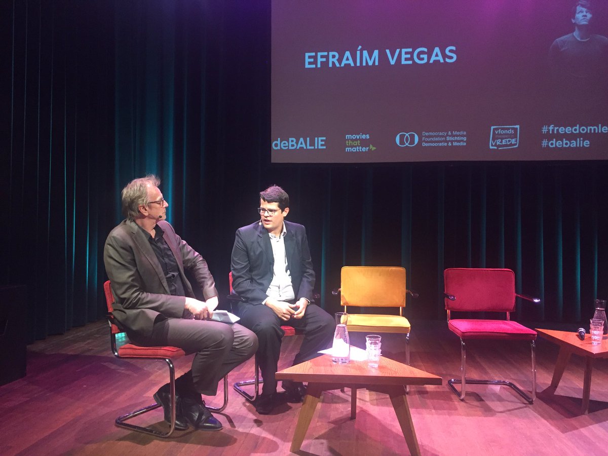 AnneMarijnEpker's tweet image. Efraim Vegas to @Chrkij: ‘If I would tell this story in my own country, I would most probably have been killed. My wife is currently hiding somewhere in Venezuela, because I give this speech.’ #freedomlecture @DeBalie