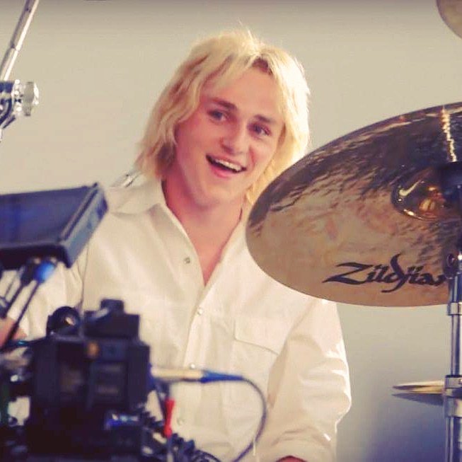 besthardypics's tweet photo. ben hardy in bohemian rhapsody as roger taylor (2018) https://t.co/9cWMxxi3Z8