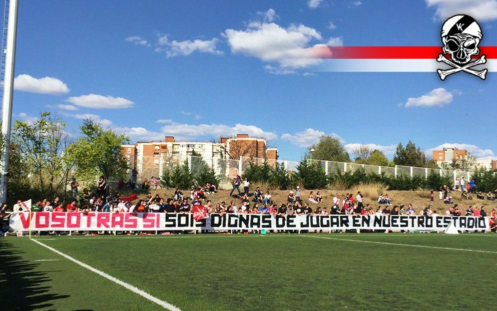 bukaneros92's tweet image. Dignas de jugar en el Estadio de Vallekas, orgullosos de que honren esta franja.