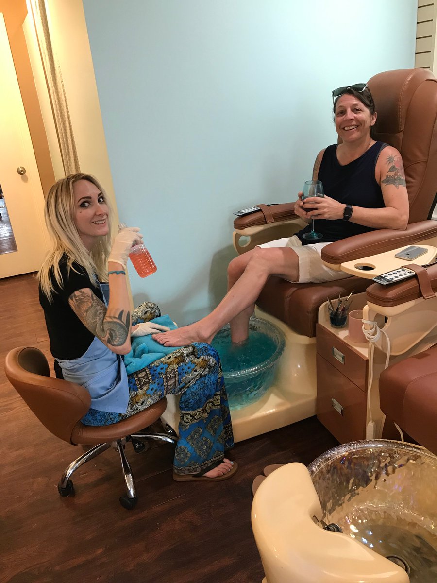 NailtiniKeyWest's tweet photo. It's Sunday Funday here at #Nailtini #getnailedinkeywest #getnailedworld #getnailedtoday https://t.co/8NJSYW1dM6