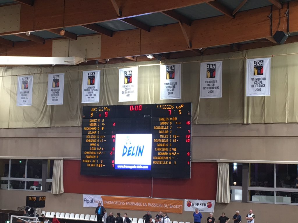 elvis_13_champ's tweet photo. Superbe victoire de la @jdadijonbasket 109-87 contre @limogescsp Très belle ambiance !
Une pensée aussi aux fans du CSP, et leur 🏆 de 1993 et également à #FredericForte 💫 https://t.co/NwEg00FKmp