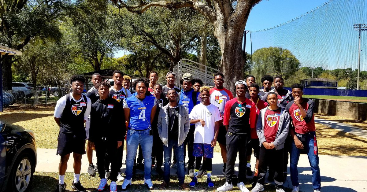 daphne_league's tweet photo. D.K.L. Members supporting one of their brothers during this year's Special Olympics. #brotherhood #altruism #guideright #cultivationprocess @BCBESchools @UnitedWBaldwin @kapsi1911 @NtlGuideRight https://t.co/joyjwBERoa