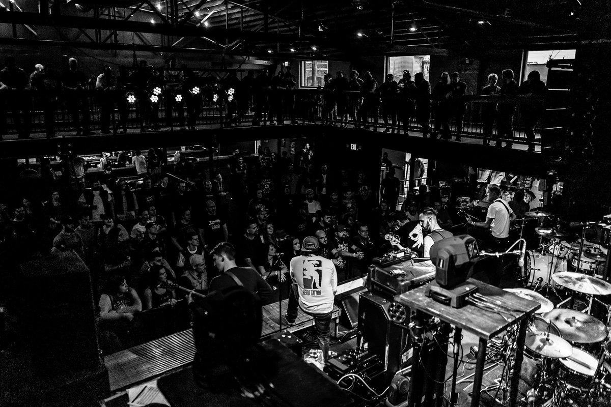 PlayedByKings's tweet photo. Hey that's us!! Grateful to play with @Erra_Band @wecameasromans 🖤🖤💜💜 https://t.co/GeSro8NatN