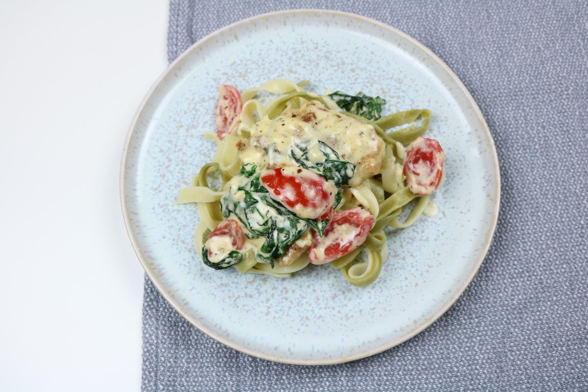 Creamy pasta recipe. Its absolutely fantastic dish. Very easy to make.
 You will going to love this one! 
Full recipe ➡️ youtu.be/c0f0iyGBzug

#Food #Foodies #pasta #przepis #chicken #recipe #RecipeOfTheDay #recipes #sunday
