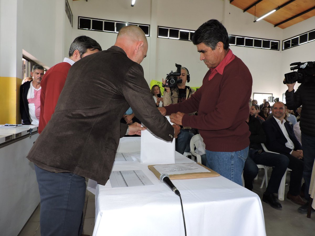 MuniRioColorado's tweet photo. Los vecinos de Barrio Esperanza de Colonia Juliá y Echarren tendrán mejor calidad de vida, con gas en sus viviendas, gracias a la extensión de red que proyectamos junto al Gobierno Provincial https://t.co/5wSnXXztx2