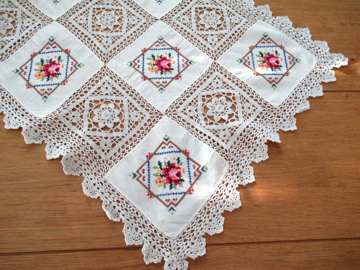 GrandmasDowry's tweet photo. Vintage Rectangular Table Runner, Hand Cross stitch Embroidery with Crochet Doily #Shabbychic #Tablecloth
https://t.co/SVRaoUcPTJ
#birthdaygift #eastergift #rectangledoily #crochettablecover #shabbychicdecor #TableRunner #etsymntt #epiconetsy https://t.co/73441omd5o