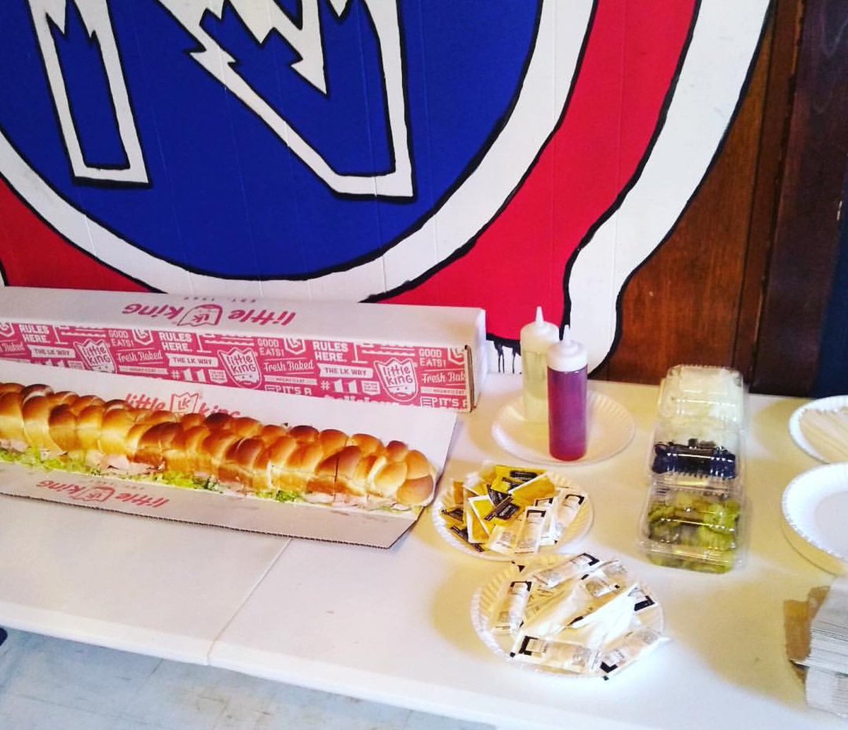 Complimentary Little King sandwiches, loaded Bloody Mary's, Mimosas, sandwiches and basketball. Doesn't get any better than that! Come join us for the games today! #MarchMadness #BrokedownPalace