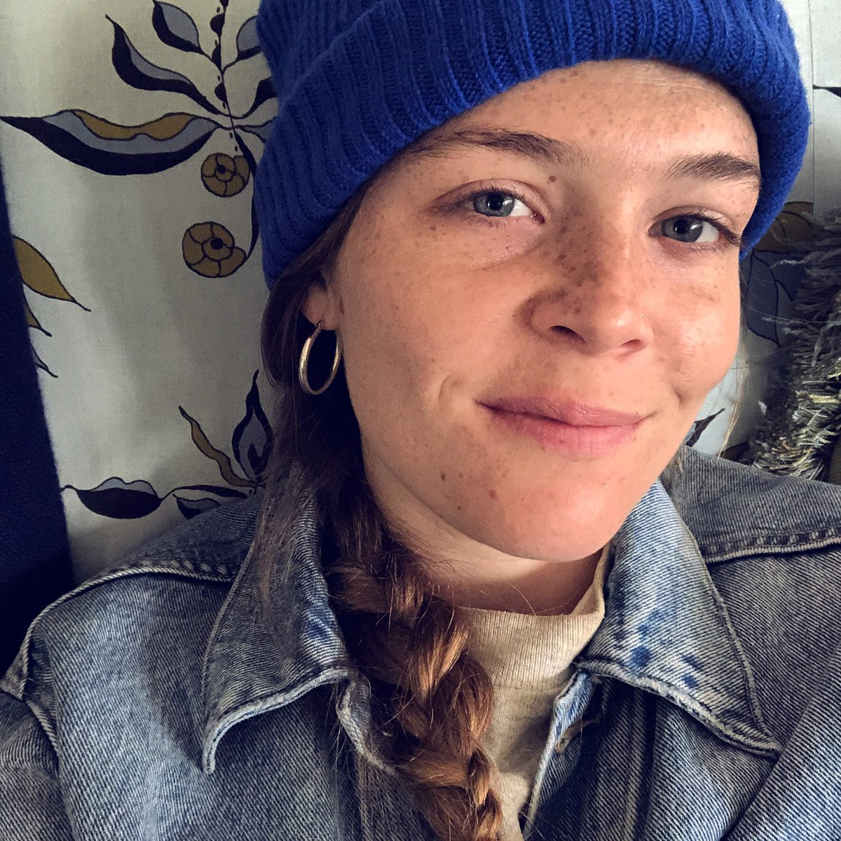 maggierogers's tweet photo. day off in maine today. the band’s all together going on long ocean walks, reading by the fire, and eating bagels and lox. i took a long shower. i can hear my dad’s “alaska” ringtone from the kitchen. https://t.co/pRtk6l2vPY
