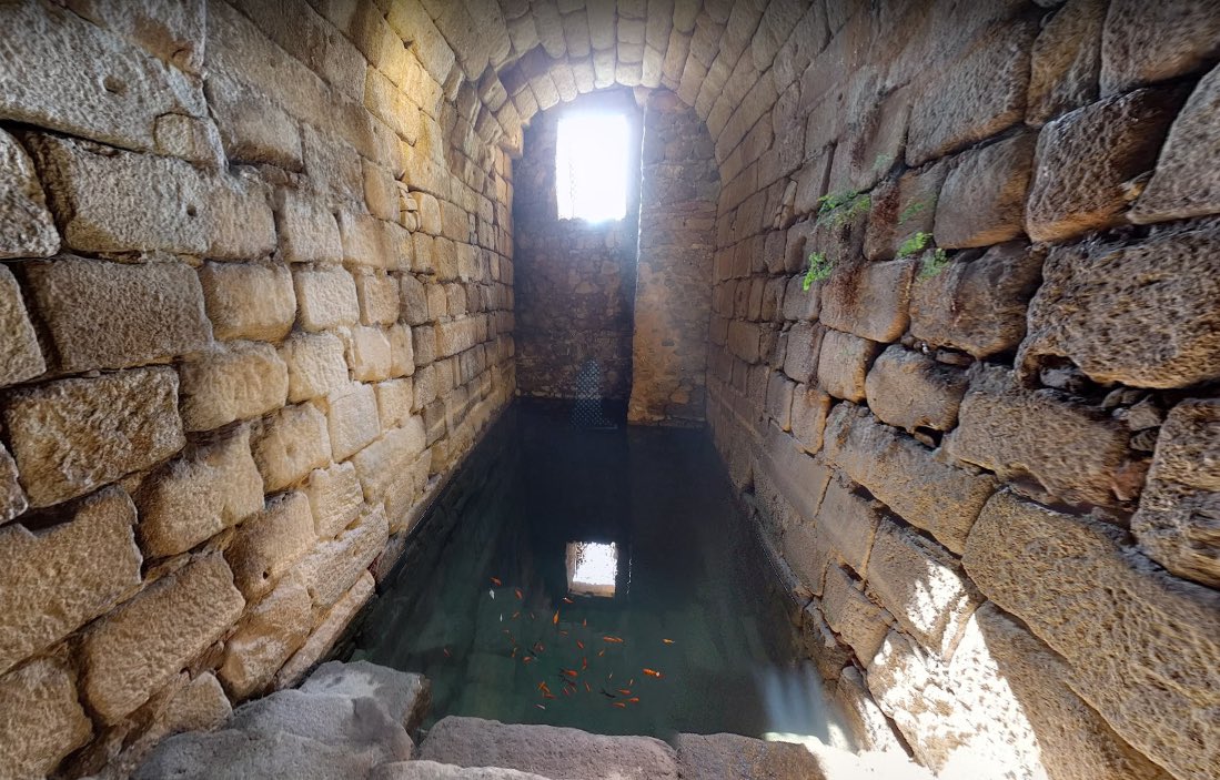 iberHistoria's tweet photo. Alcazaba musulmana de Mérida. La más antigua de la península ibérica. Con un excepcional aljibe subterráneo. Conserva también restos romanos, visigodos y cristianos. Siglo IX. 38°54'52.7"N 6°20'49.3"W https://t.co/TC309QkI6C