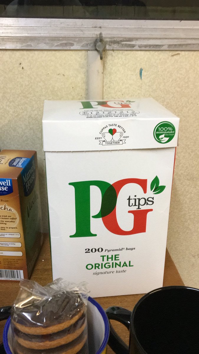 shepherdess23's tweet photo. Major issues in the lambing shed brew room tonight! Someone has brought PG and not @YorkshireTea 😱I clearly need to do some educating! Its going t be a long night #Lambing19 #howwillicope #teawars https://t.co/FHXMdeU1sA