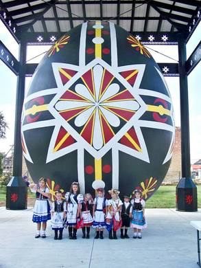 thewarsnak's tweet photo. The @KTOY2019 team is heading to Hays & @FHSUteachered to discuss the joy of teaching. We plan on being there on time but the worldβs largest Czech Egg in Wilson will be tough to ignore. #TouristTraps #CzechYourself https://t.co/FwJOEFtvT6