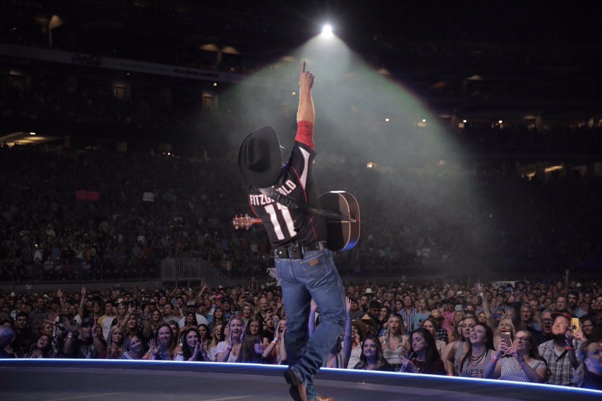 ARIZONA It didn't matter, roof open, roof closed, you blew the roof off last night! AMAZING to be a part of that!! love, g #GARTHinGLENDALE