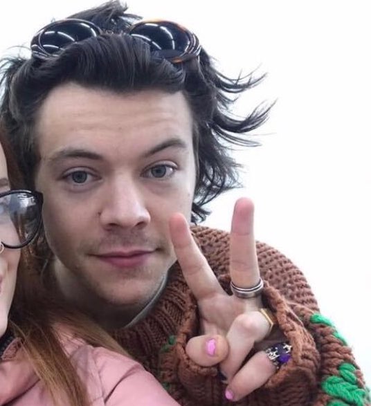 7Osharry's tweet photo. HIS HAIR
HIS PINK NAILS
HIS NEW RING
THE SWEATER PAWS
MY H E A R T https://t.co/hbwowpHcVs