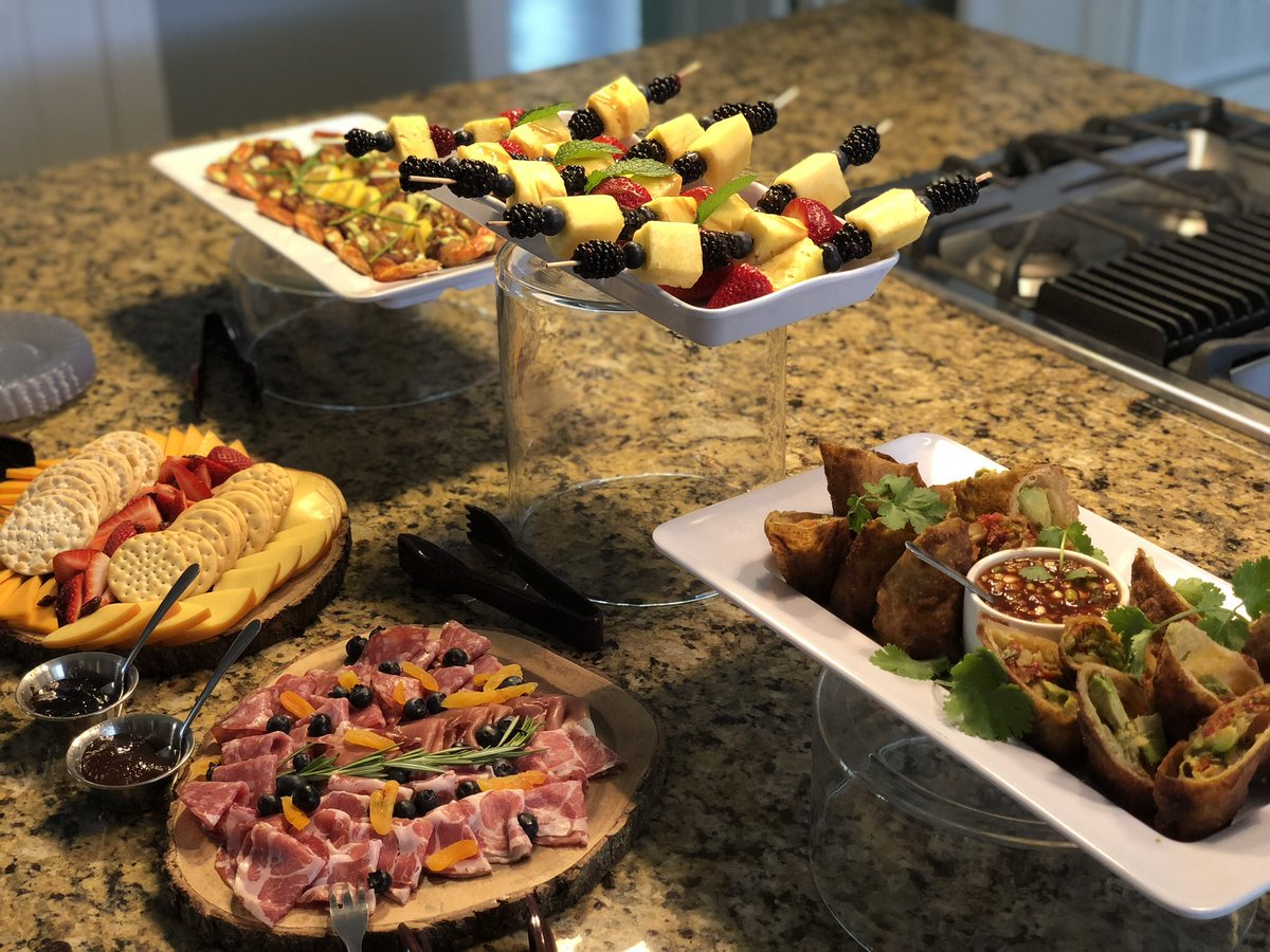 chefdoug_mcgee's tweet photo. Hor’dourves are served!! #nolachef #hordourves #chefdoug https://t.co/qnVd3uv1JQ