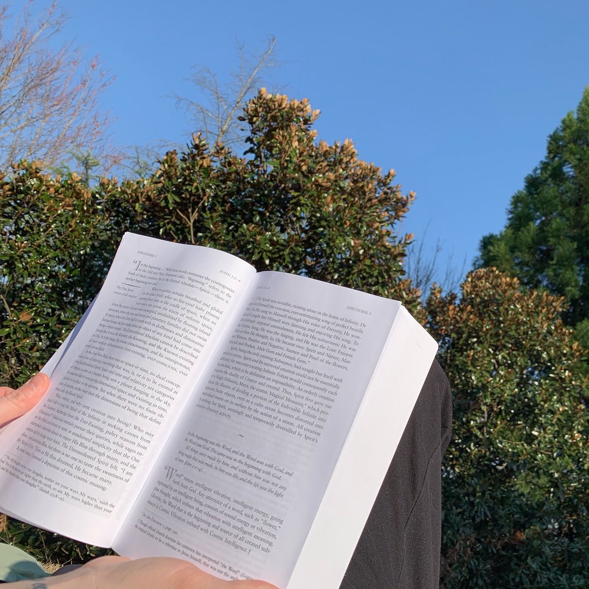 into_om's tweet photo. Spent a beautiful Sunday meditating and studying in the sun 🙏🏻🧘🏻‍♀️🌞

#IntoMyOm #secondcomingofchrist #ParamahansaYogananda #sundaymood #sundaymotivation #selflove #selfdiscovery #meditation #yoga #innerpeace #readingrainbow https://t.co/sRx3F1zRSU